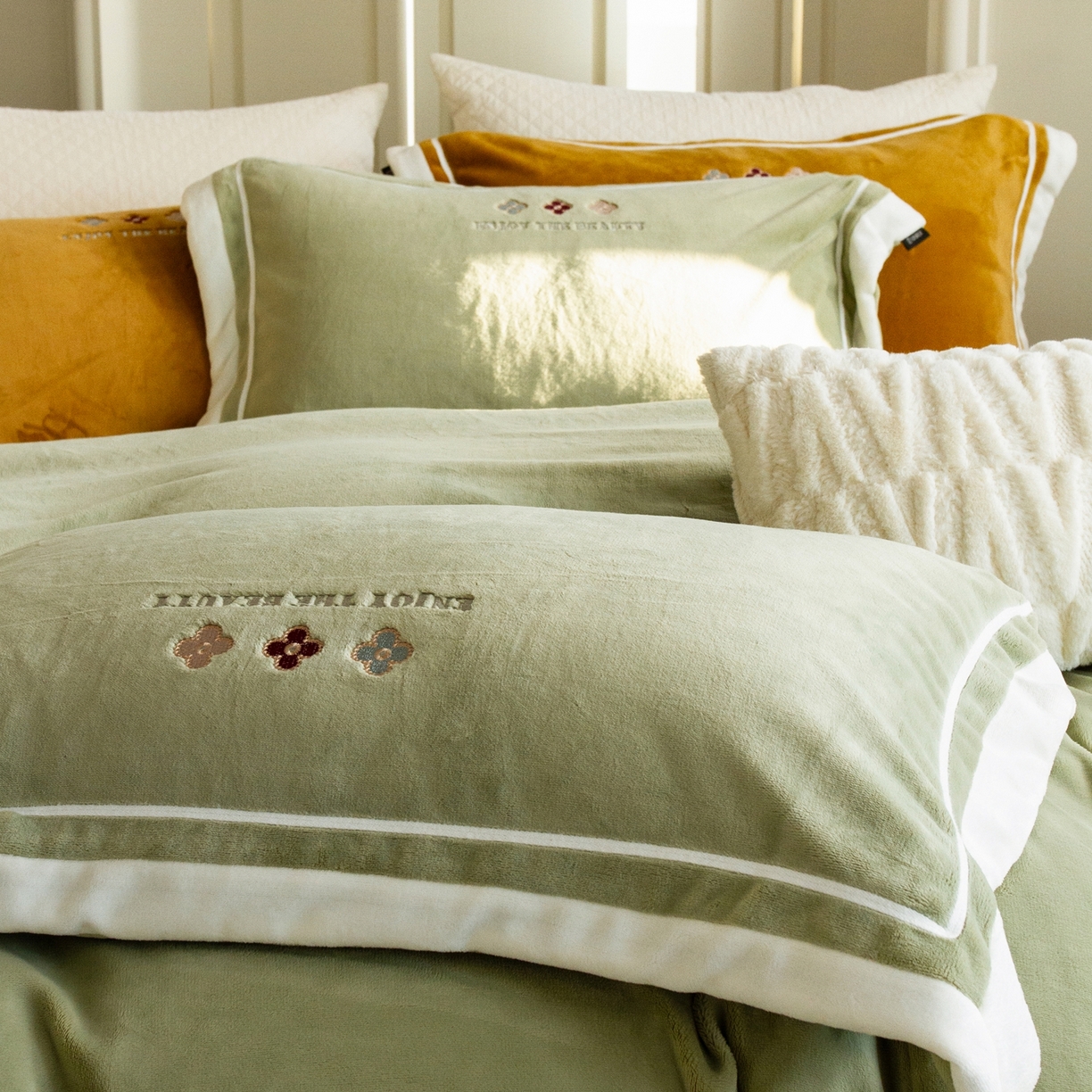 91家纺网 家纺一手货源 找家纺 馨蕊家居 2025新款秋冬轻奢煦暖绒系列-绒知禾 会员-10【券后控价358/378】  绒知禾-灰湖绿