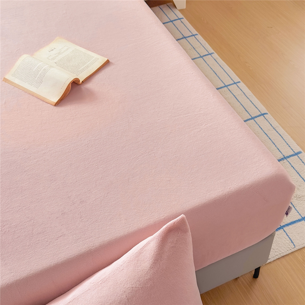 91家纺网 家纺一手货源 找家纺 佳笠家居 2025新款正宗250g全消光牛奶绒床笠 豆沙粉