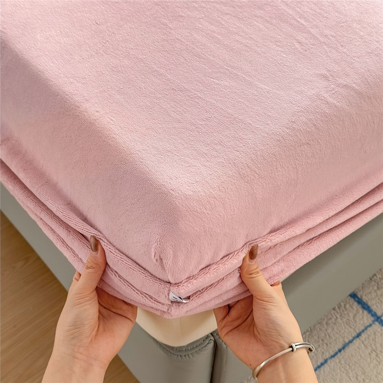 91家纺网 家纺一手货源 找家纺 佳笠家居 2025新款正宗250g全消光牛奶绒床笠 豆沙粉