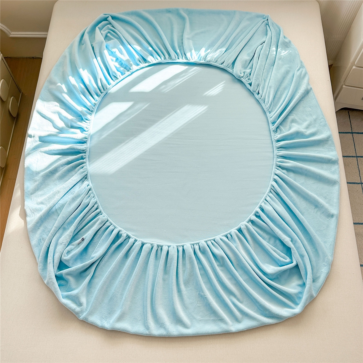 91家纺网 家纺一手货源 找家纺 佳笠家居 2025新款正宗250g全消光牛奶绒床笠 婴儿蓝