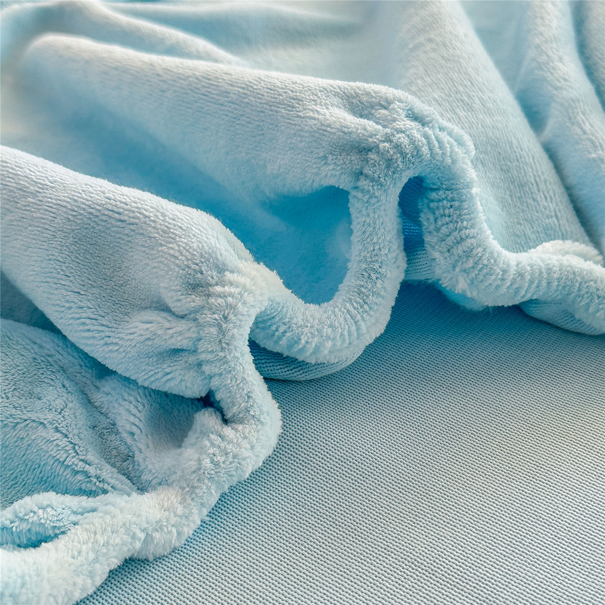 91家纺网 家纺一手货源 找家纺 佳笠家居 2025新款正宗250g全消光牛奶绒床笠 婴儿蓝