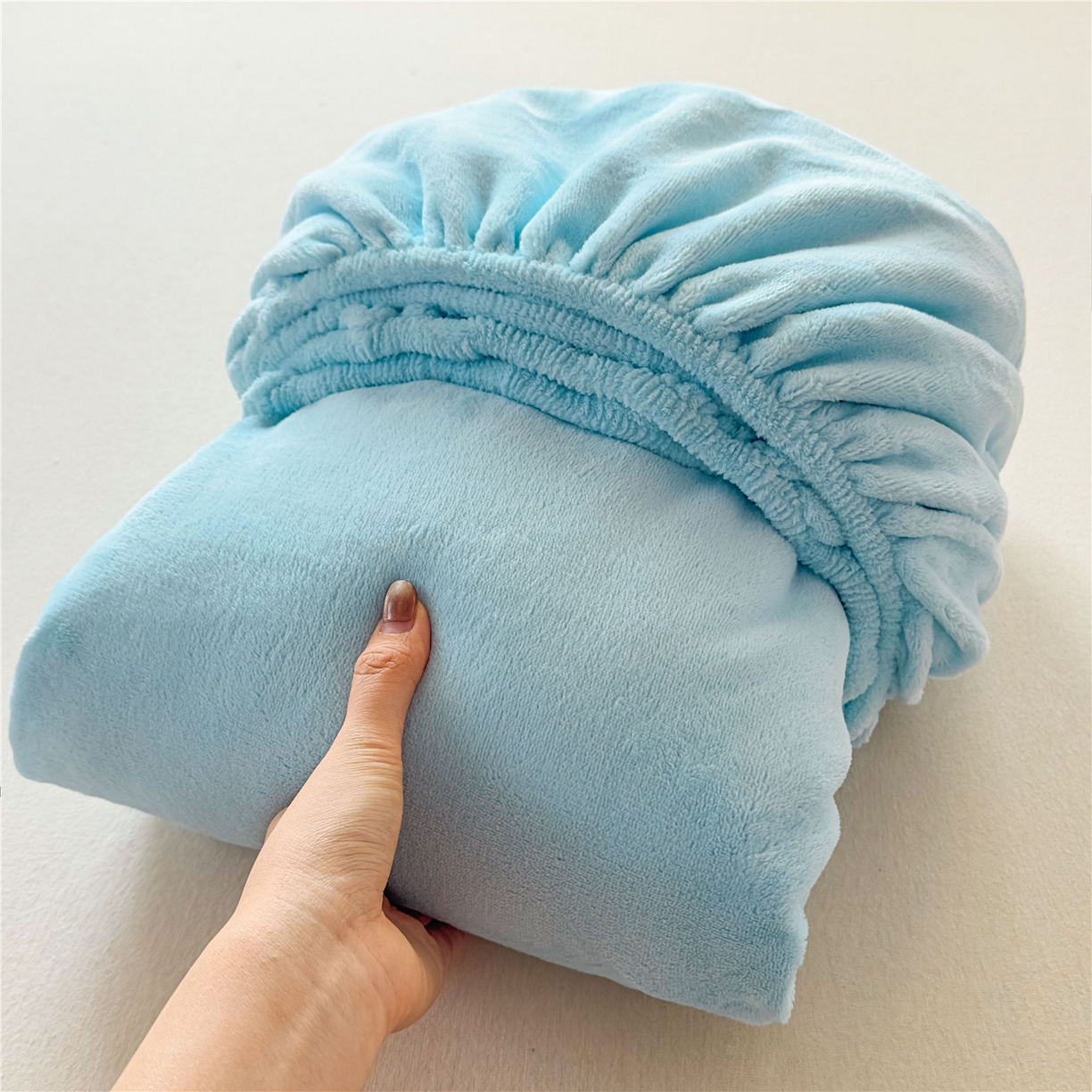 91家纺网 家纺一手货源 找家纺 佳笠家居 2025新款正宗250g全消光牛奶绒床笠 婴儿蓝