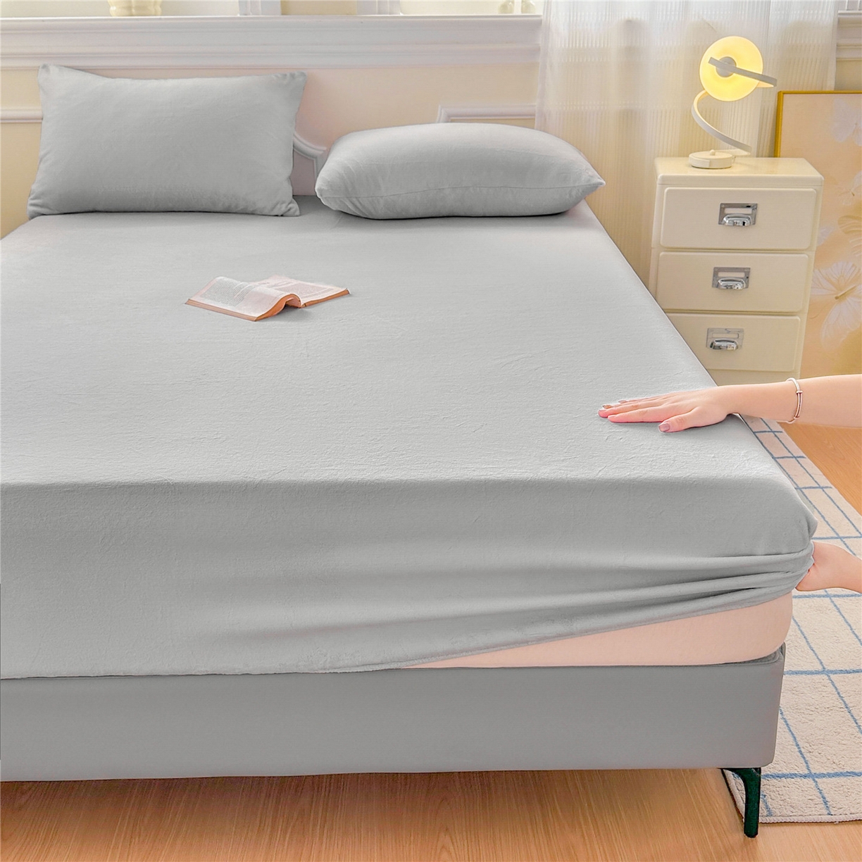 91家纺网 家纺一手货源 找家纺 佳笠家居 2025新款正宗250g全消光牛奶绒床笠 浅灰