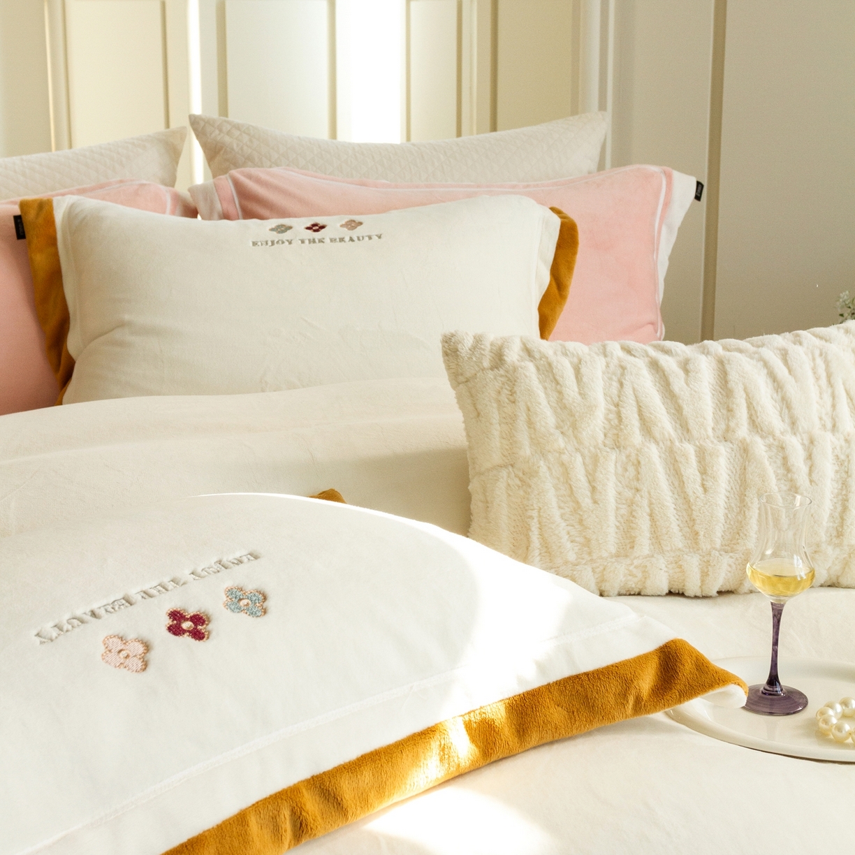 91家纺网 家纺一手货源 找家纺 馨蕊家居 2025新款秋冬轻奢煦暖绒系列-绒知禾 会员-10【券后控价358/378】  绒知禾-月光白