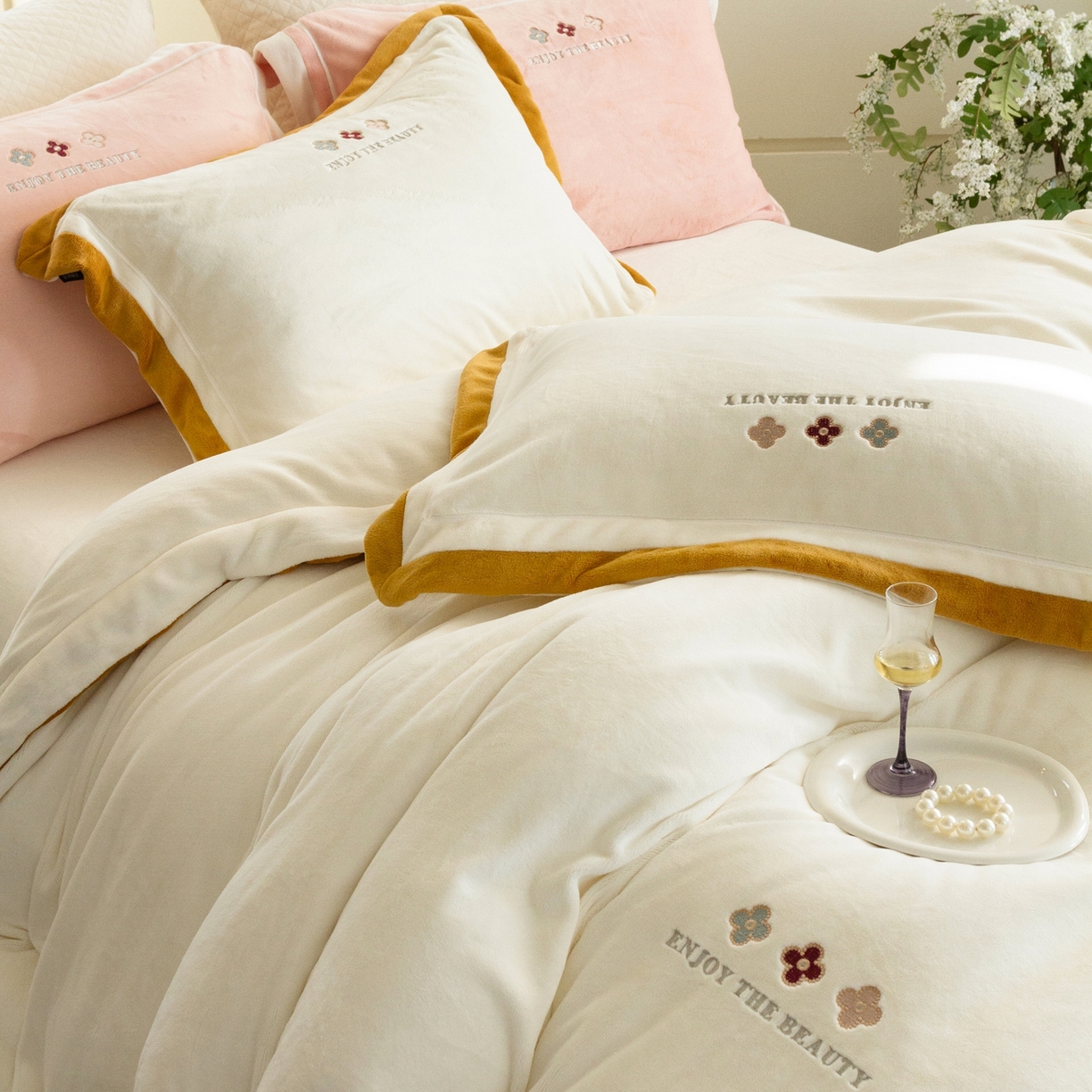 91家纺网 家纺一手货源 找家纺 馨蕊家居 2025新款秋冬轻奢煦暖绒系列-绒知禾 会员-10【券后控价358/378】  绒知禾-月光白