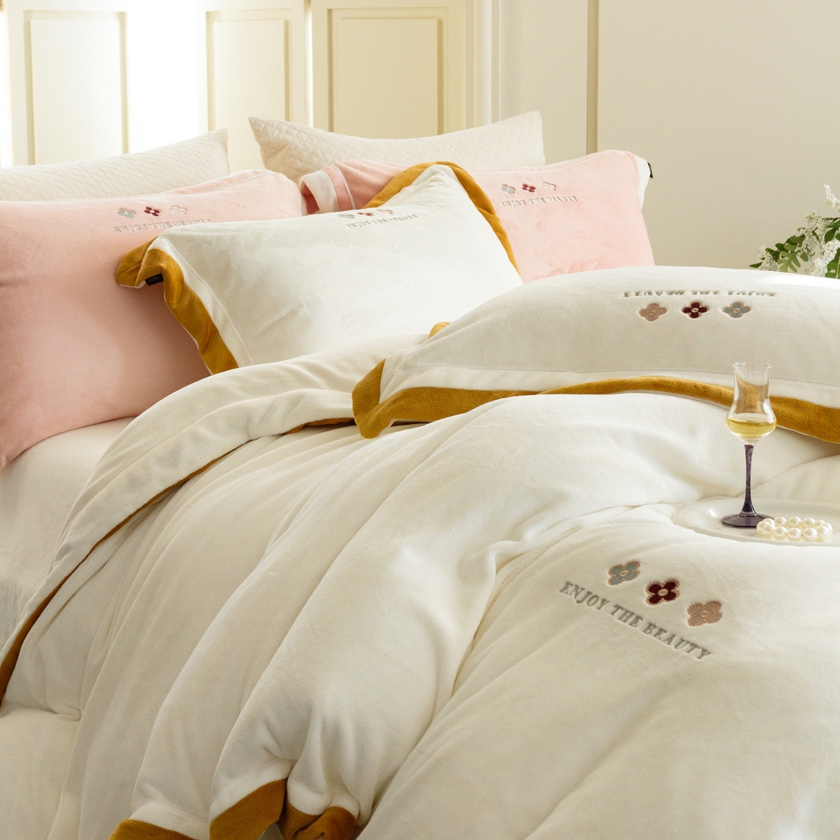 91家纺网 家纺一手货源 找家纺 馨蕊家居 2025新款秋冬轻奢煦暖绒系列-绒知禾 会员-10【券后控价358/378】  绒知禾-月光白