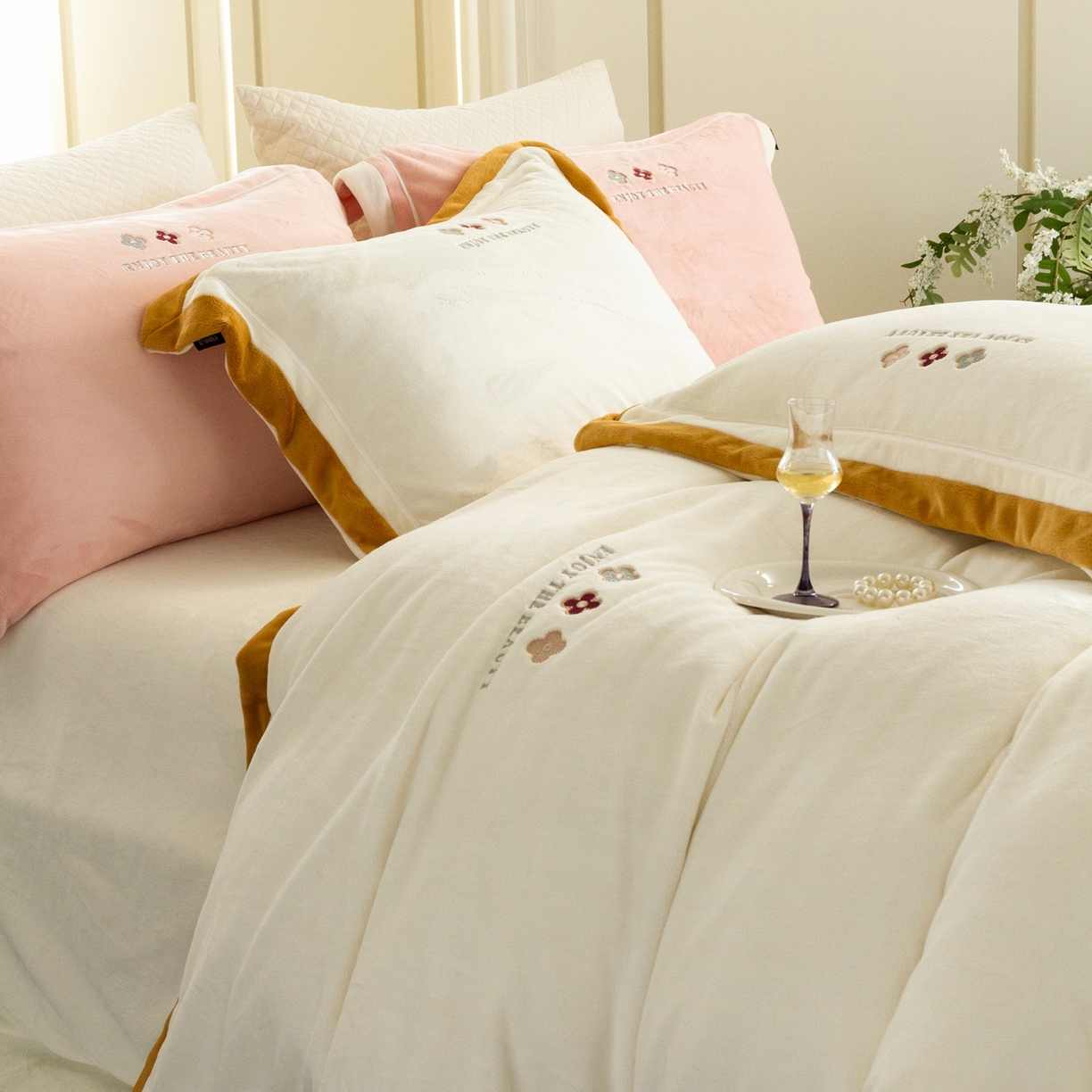 91家纺网 家纺一手货源 找家纺 馨蕊家居 2025新款秋冬轻奢煦暖绒系列-绒知禾 会员-10【券后控价358/378】  绒知禾-月光白