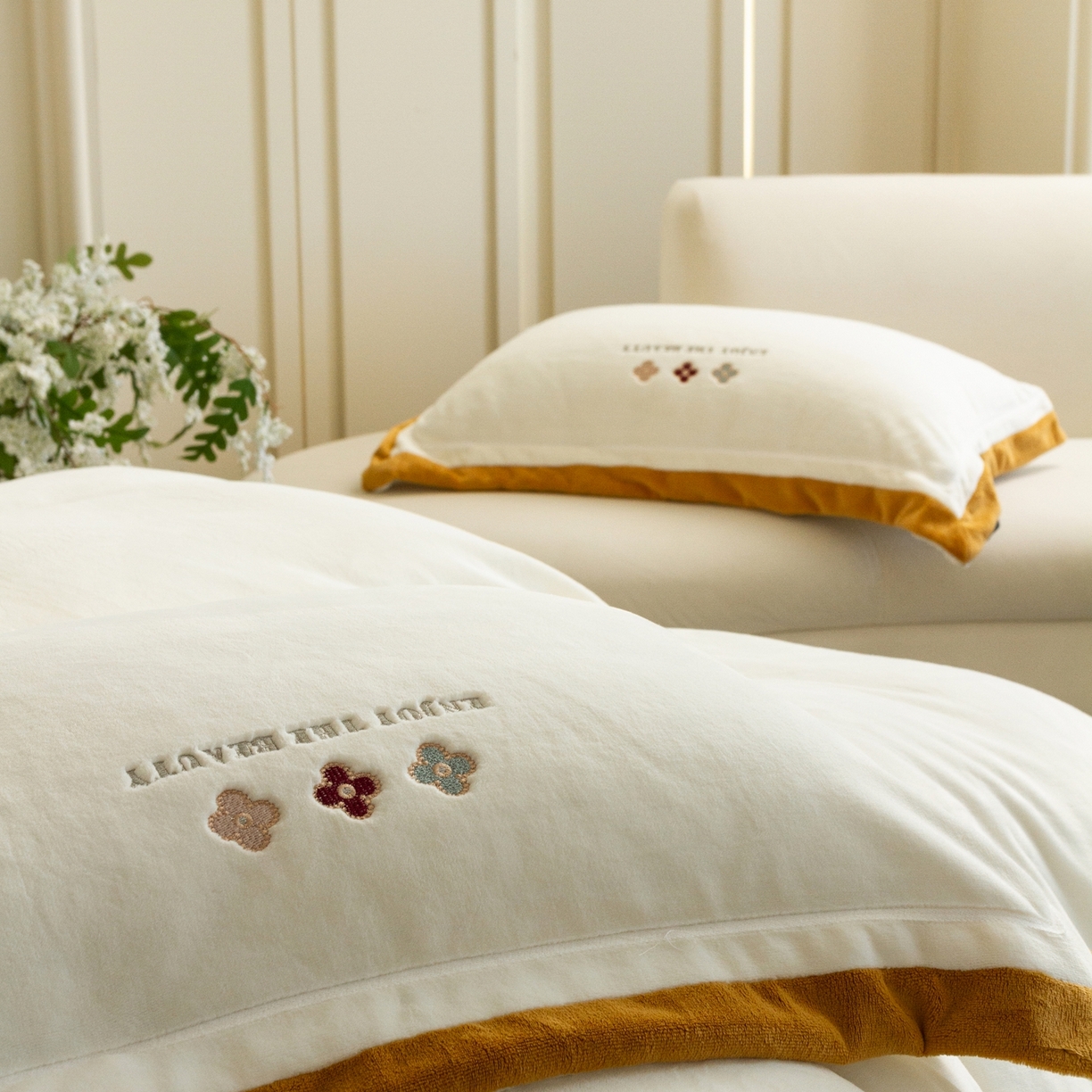 91家纺网 家纺一手货源 找家纺 馨蕊家居 2025新款秋冬轻奢煦暖绒系列-绒知禾 会员-10【券后控价358/378】  绒知禾-月光白