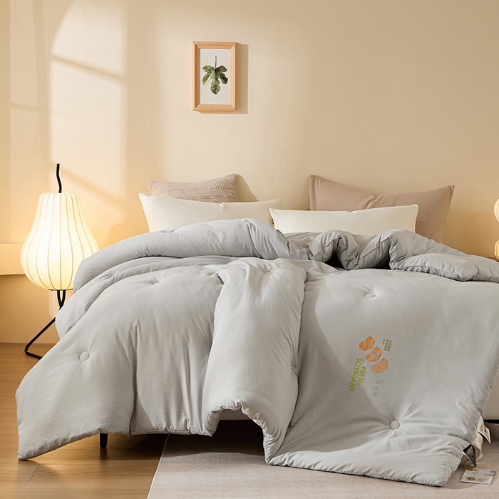 91家纺网 家纺一手货源 找家纺 娇逸家居 2025新款云朵棉软糯糯纯色小鲜豆被被子被芯 小鲜豆灰