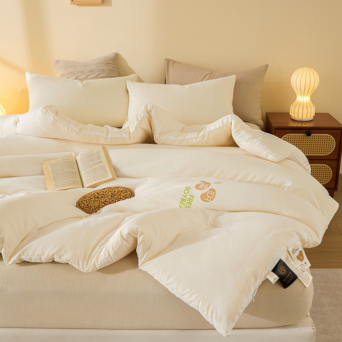 91家纺网 家纺一手货源 找家纺 娇逸家居 2025新款云朵棉软糯糯纯色小鲜豆被被子被芯 小鲜豆白