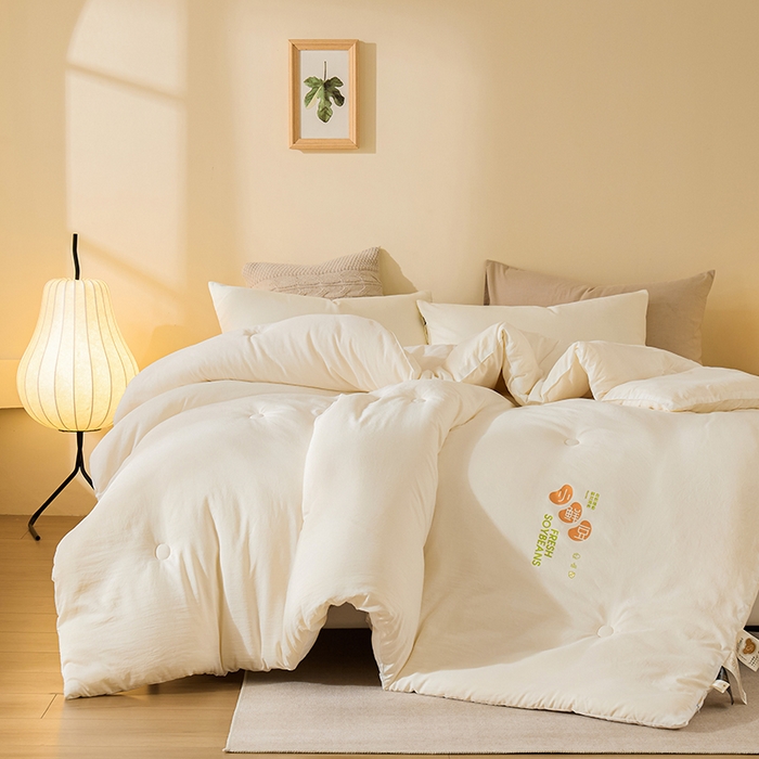 91家纺网 家纺一手货源 找家纺 娇逸家居 2025新款云朵棉软糯糯纯色小鲜豆被被子被芯 小鲜豆白