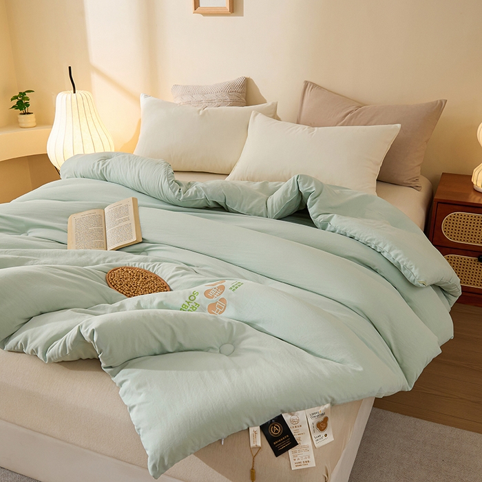 91家纺网 家纺一手货源 找家纺 娇逸家居 2025新款云朵棉软糯糯纯色小鲜豆被被子被芯 小鲜豆绿