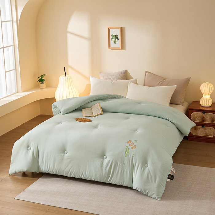 91家纺网 家纺一手货源 找家纺 娇逸家居 2025新款云朵棉软糯糯纯色小鲜豆被被子被芯 小鲜豆绿