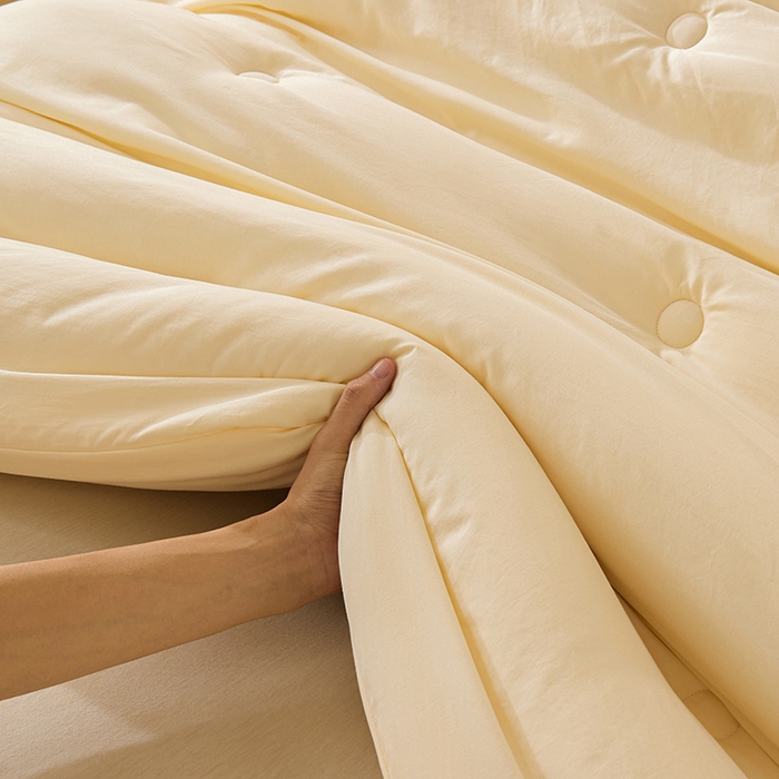 91家纺网 家纺一手货源 找家纺 娇逸家居 2025新款云朵棉软糯糯纯色小鲜豆被被子被芯 小鲜豆米