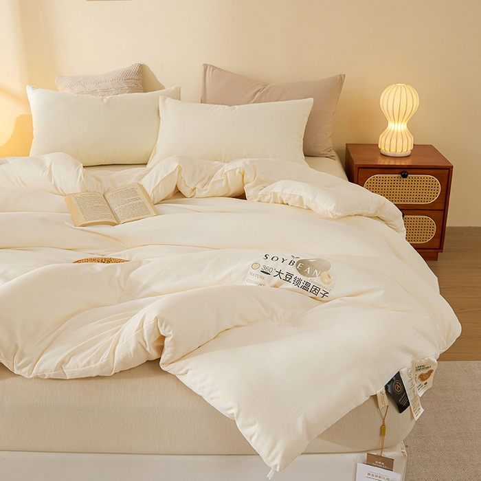 91家纺网 家纺一手货源 找家纺 （总）娇逸家居 2025新款云朵棉软糯糯小鲜豆小方格提花豆腐被被子被芯