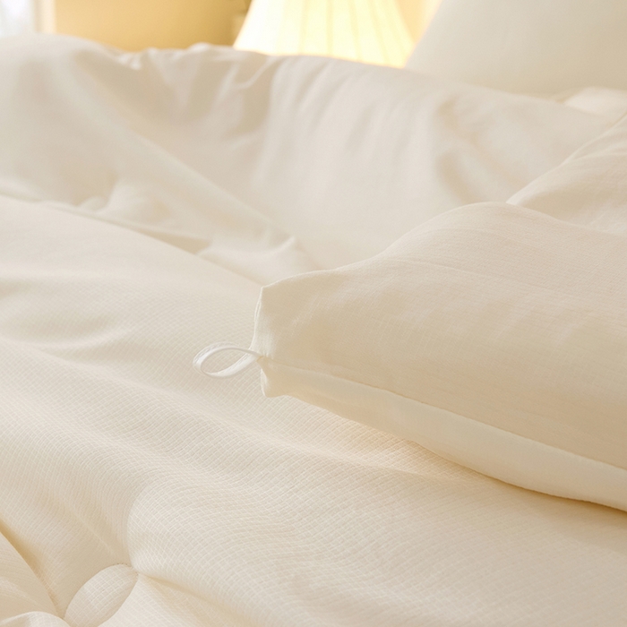 91家纺网 家纺一手货源 找家纺 （总）娇逸家居 2025新款云朵棉软糯糯小鲜豆小方格提花豆腐被被子被芯