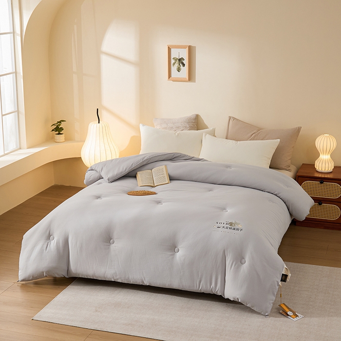 91家纺网 家纺一手货源 找家纺 娇逸家居 2025新款云朵棉软糯糯小鲜豆小方格提花豆腐被被子被芯 提花豆腐灰