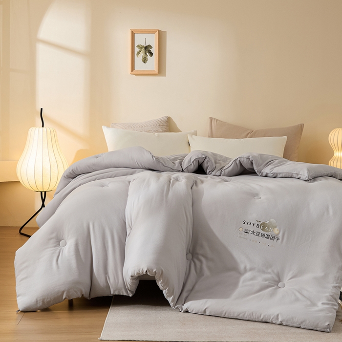 91家纺网 家纺一手货源 找家纺 娇逸家居 2025新款云朵棉软糯糯小鲜豆小方格提花豆腐被被子被芯 提花豆腐灰