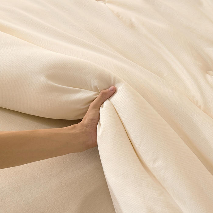 91家纺网 家纺一手货源 找家纺 （总）娇逸家居 2025新款云朵棉软糯糯小鲜豆小方格提花豆腐被被子被芯