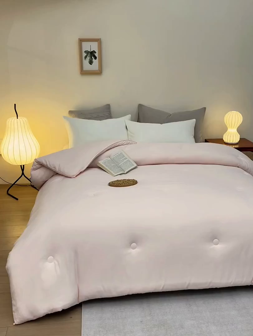 91家纺网 家纺一手货源 找家纺 （总）娇逸家居 2025新款云朵棉软糯糯小鲜豆小方格提花豆腐被被子被芯