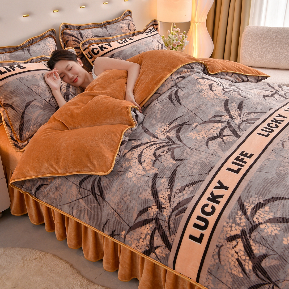 91家纺网 家纺一手货源 找家纺 (总)赛丽雅 2025新款牛奶绒床裙四件套8-9斤法莱绒直播爆款日产2万套