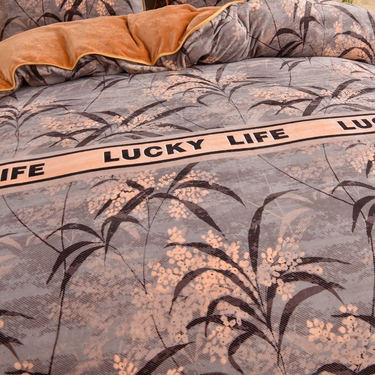 91家纺网 家纺一手货源 找家纺 (总)赛丽雅 2025新款牛奶绒床裙四件套8-9斤法莱绒直播爆款日产2万套