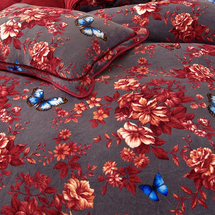 91家纺网 家纺一手货源 找家纺 赛丽雅 2025新款牛奶绒床裙四件套8-9斤法莱绒直播爆款日产2万套 蝶舞-红