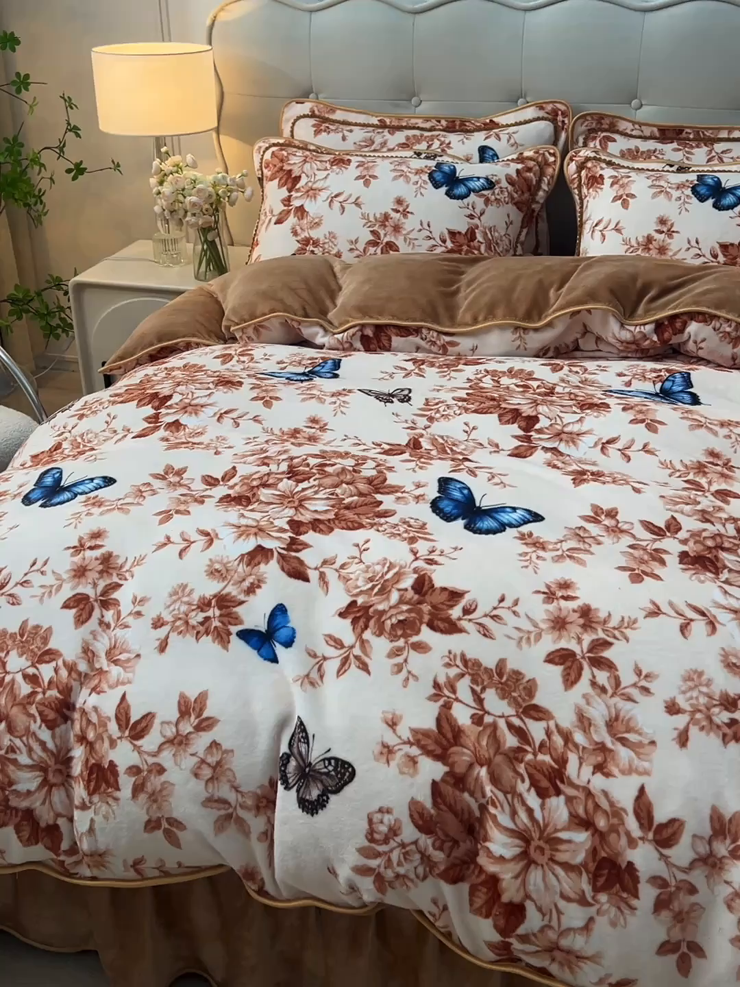 91家纺网 家纺一手货源 找家纺 赛丽雅 2025新款牛奶绒床裙四件套8-9斤法莱绒直播爆款日产2万套 蝶舞-咖