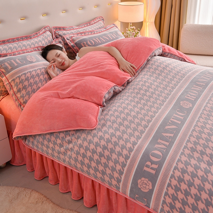 91家纺网 家纺一手货源 找家纺 赛丽雅 2025新款牛奶绒床裙四件套8-9斤法莱绒直播爆款日产2万套 千鸟格