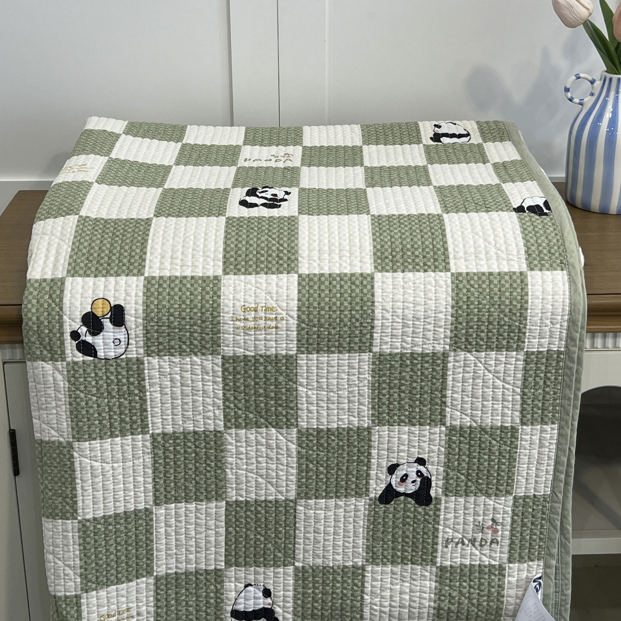 91家纺网 家纺一手货源 找家纺 沐纯家居 2025新款跑量款双面纯棉 棉花填充水洗床盖 绿格熊猫