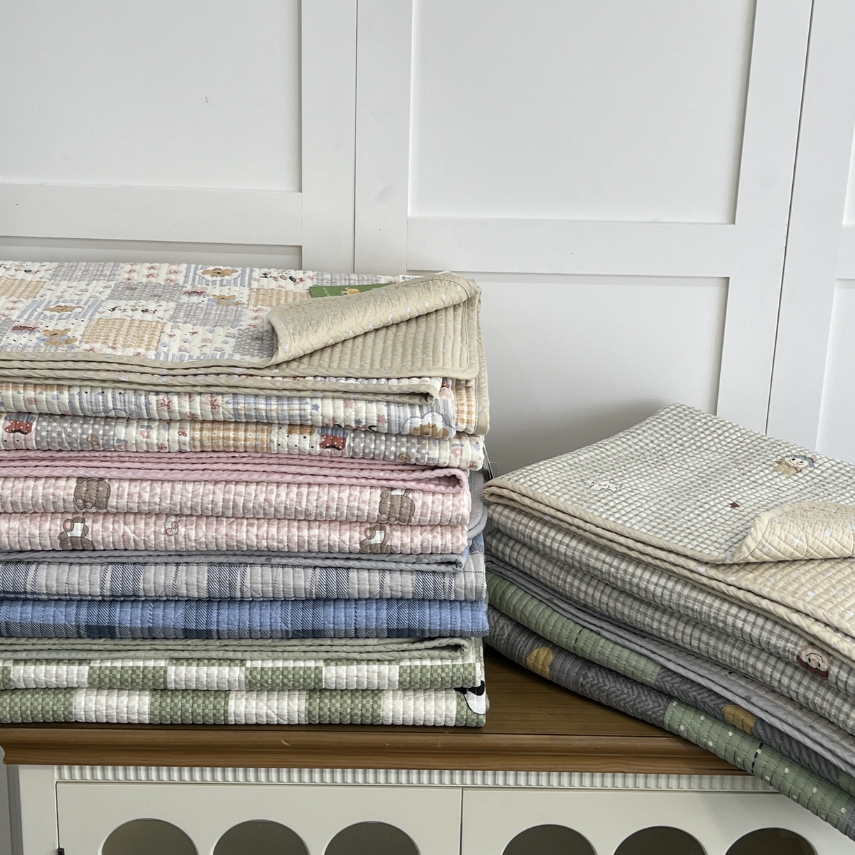 91家纺网 家纺一手货源 找家纺 沐纯家居 2025新款跑量款双面纯棉 棉花填充水洗床盖 组合图仅供展示