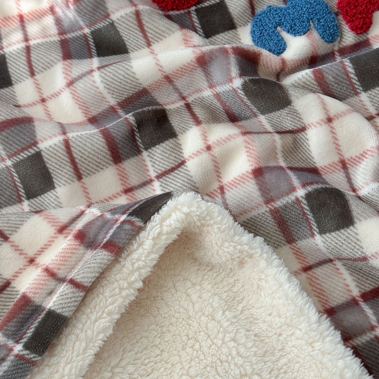 91家纺网 家纺一手货源 找家纺 有货 2025新款圣诞系列暖芙舒绵绒多功能被套毯 雪人-被套毯