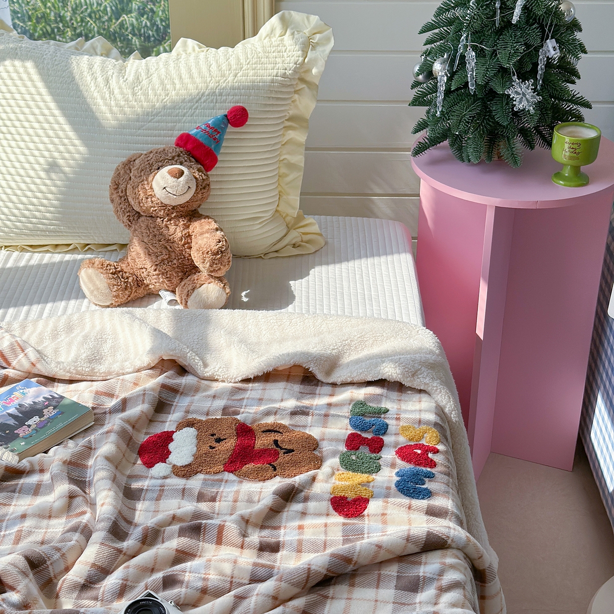 91家纺网 家纺一手货源 找家纺 有货 2025新款圣诞系列暖芙舒绵绒多功能被套毯 姜饼熊-被套毯