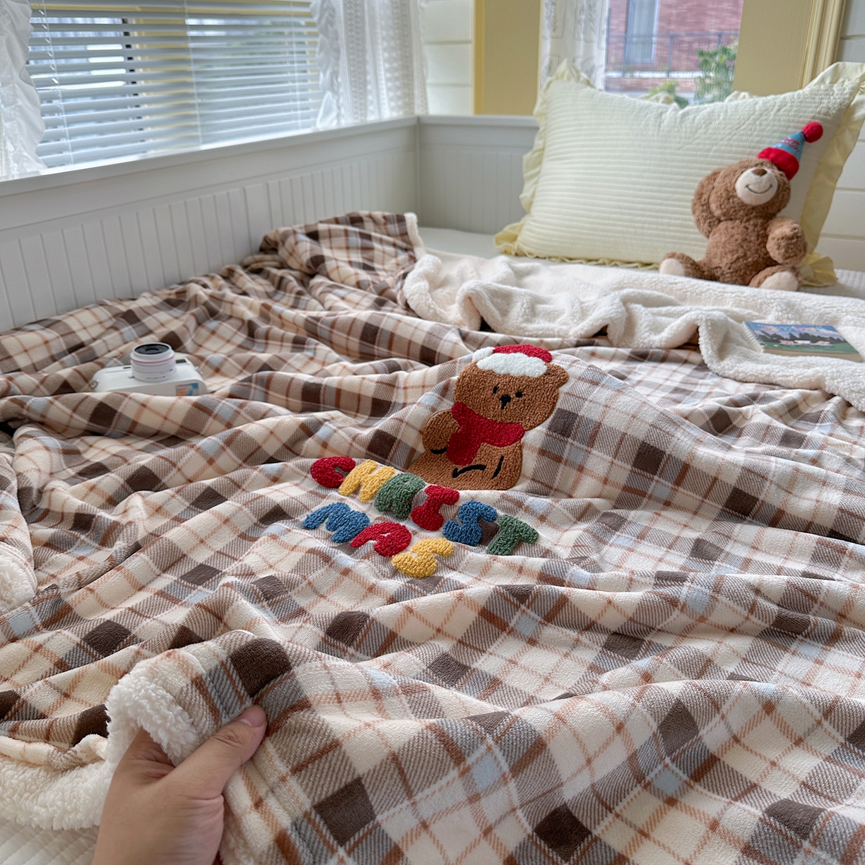 91家纺网 家纺一手货源 找家纺 有货 2025新款圣诞系列暖芙舒绵绒多功能被套毯 姜饼熊-被套毯