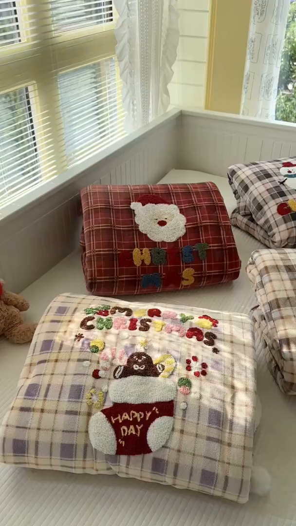 91家纺网 家纺一手货源 找家纺 有货 2025新款圣诞系列暖芙舒绵绒多功能被套毯 组合