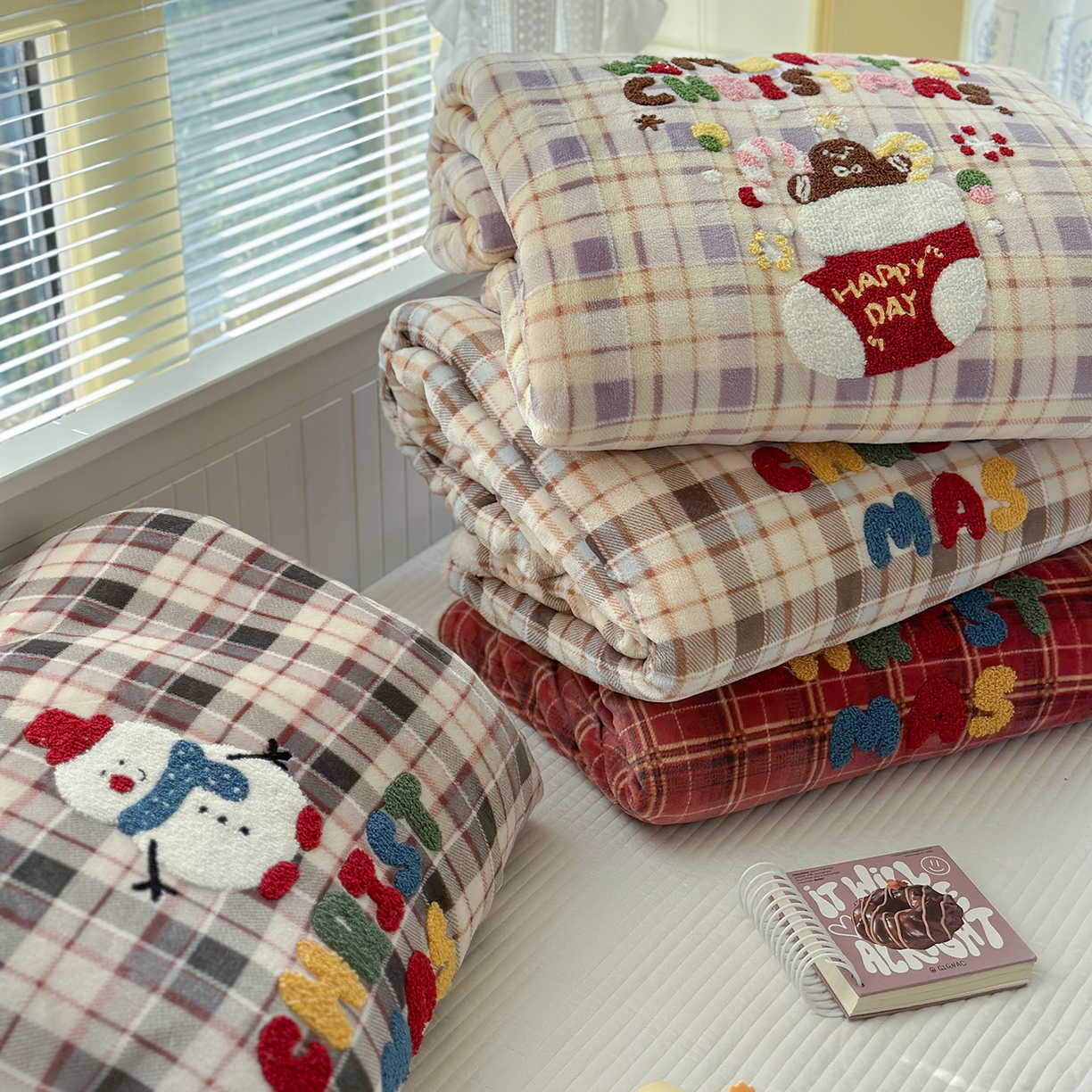 91家纺网 家纺一手货源 找家纺 有货 2025新款圣诞系列暖芙舒绵绒多功能被套毯 组合