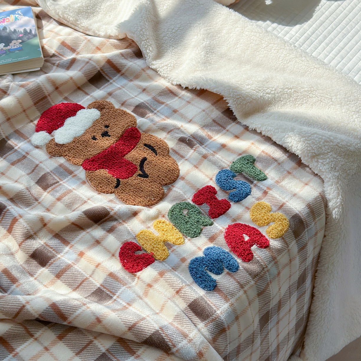 91家纺网 家纺一手货源 找家纺 有货 2025新款圣诞系列暖芙舒绵绒多功能被套毯 姜饼熊-被套毯