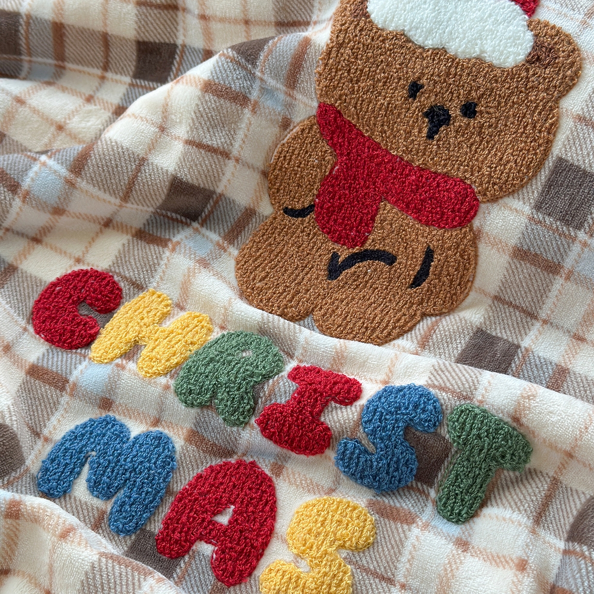 91家纺网 家纺一手货源 找家纺 有货 2025新款圣诞系列暖芙舒绵绒多功能被套毯 姜饼熊-被套毯