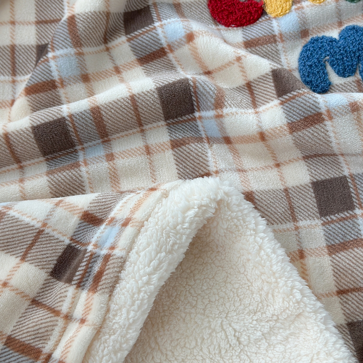 91家纺网 家纺一手货源 找家纺 有货 2025新款圣诞系列暖芙舒绵绒多功能被套毯 姜饼熊-被套毯