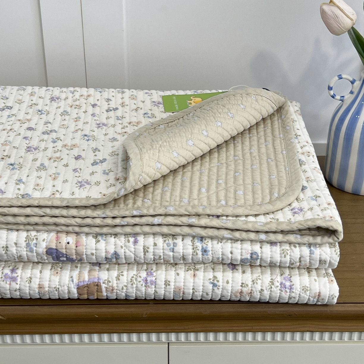 91家纺网 家纺一手货源 找家纺 沐纯家居 2025新款跑量款双面纯棉 棉花填充水洗床盖 碎花兔熊