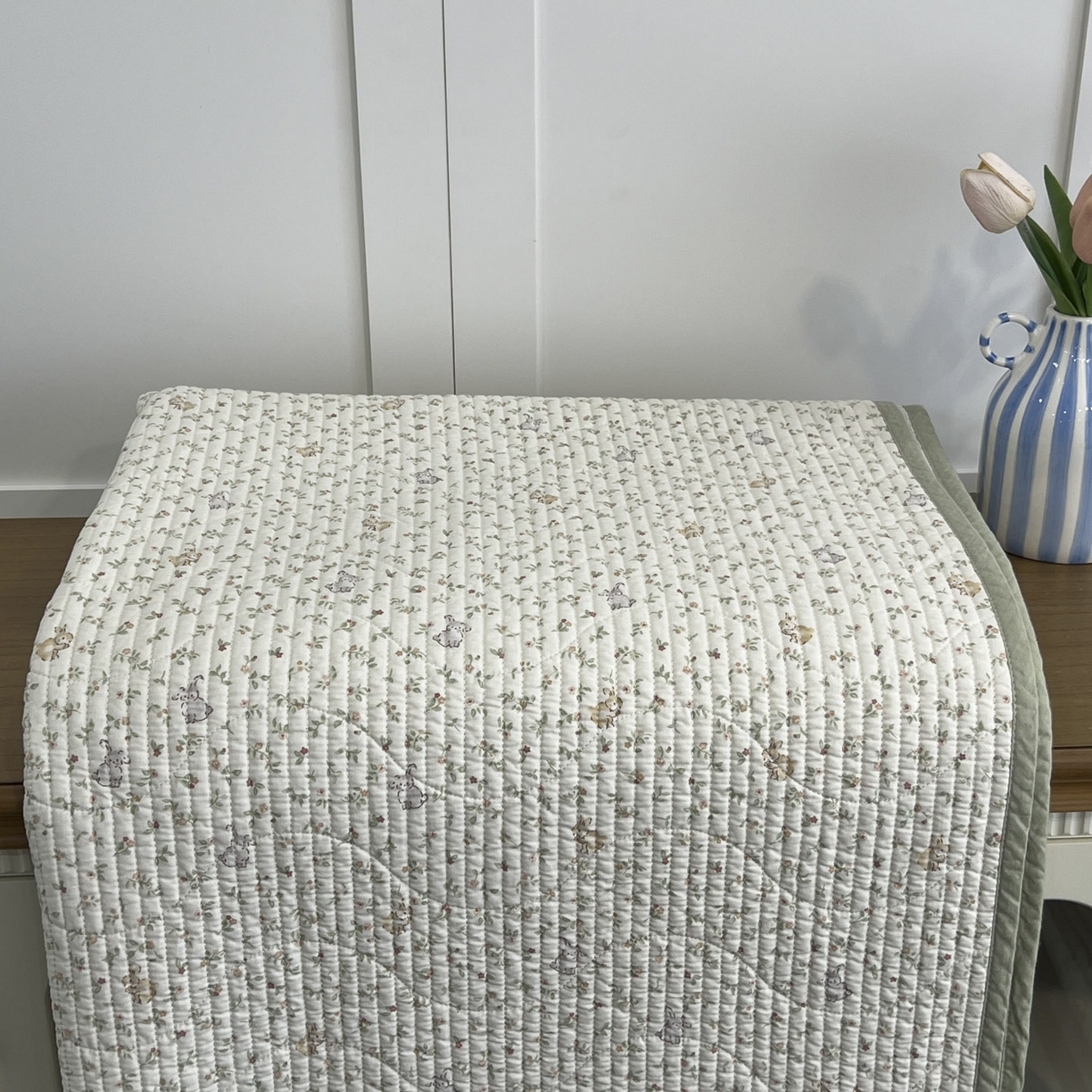 91家纺网 家纺一手货源 找家纺 沐纯家居 2025新款跑量款双面纯棉 棉花填充水洗床盖 清新兔语