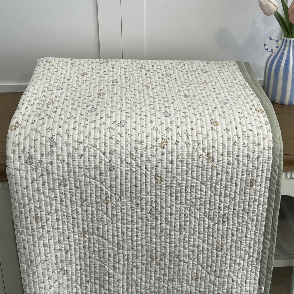 91家纺网 家纺一手货源 找家纺 沐纯家居 2025新款跑量款双面纯棉 棉花填充水洗床盖 清新兔语