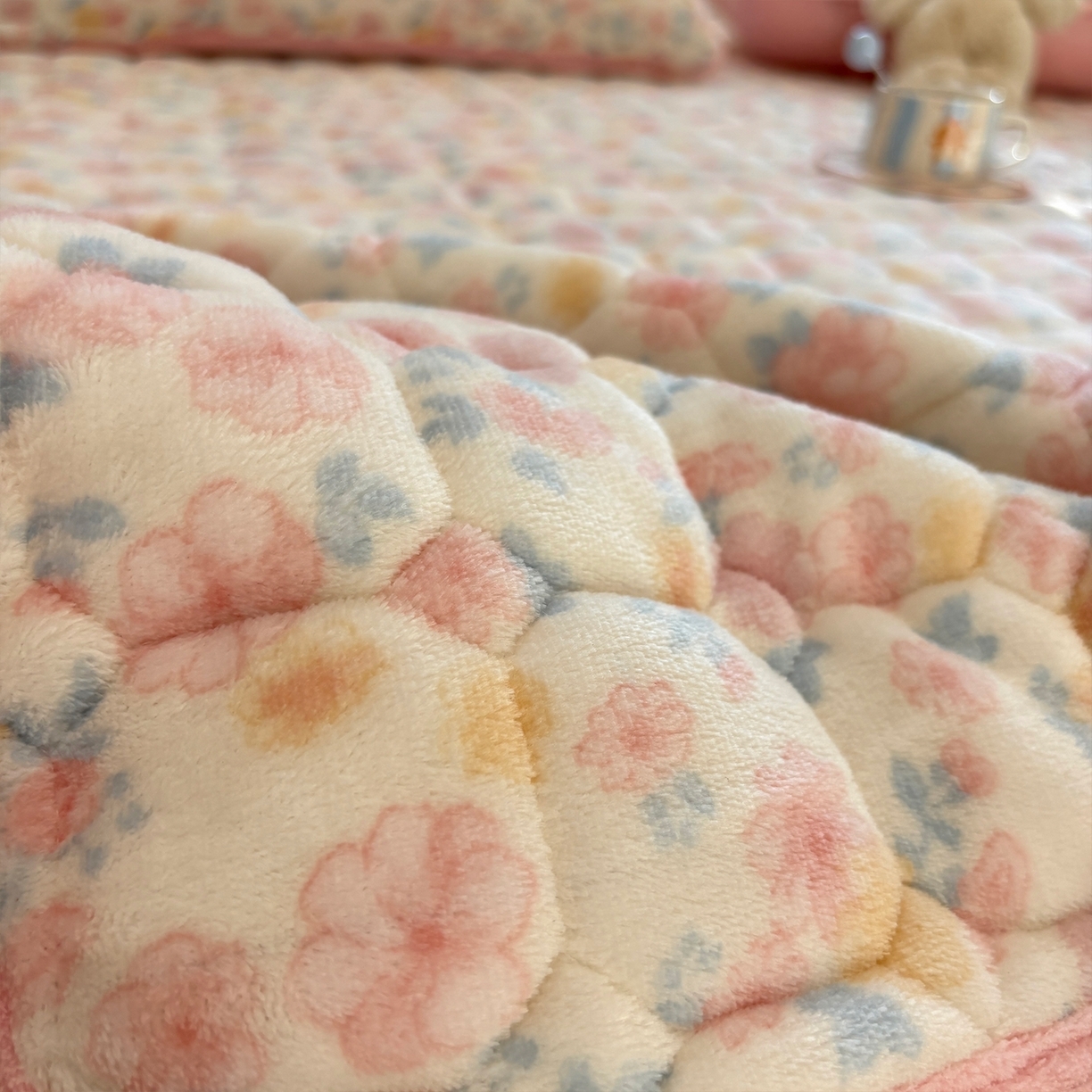 91家纺网 家纺一手货源 找家纺 （总）居眠 2025新款印花牛奶绒夹棉床笠