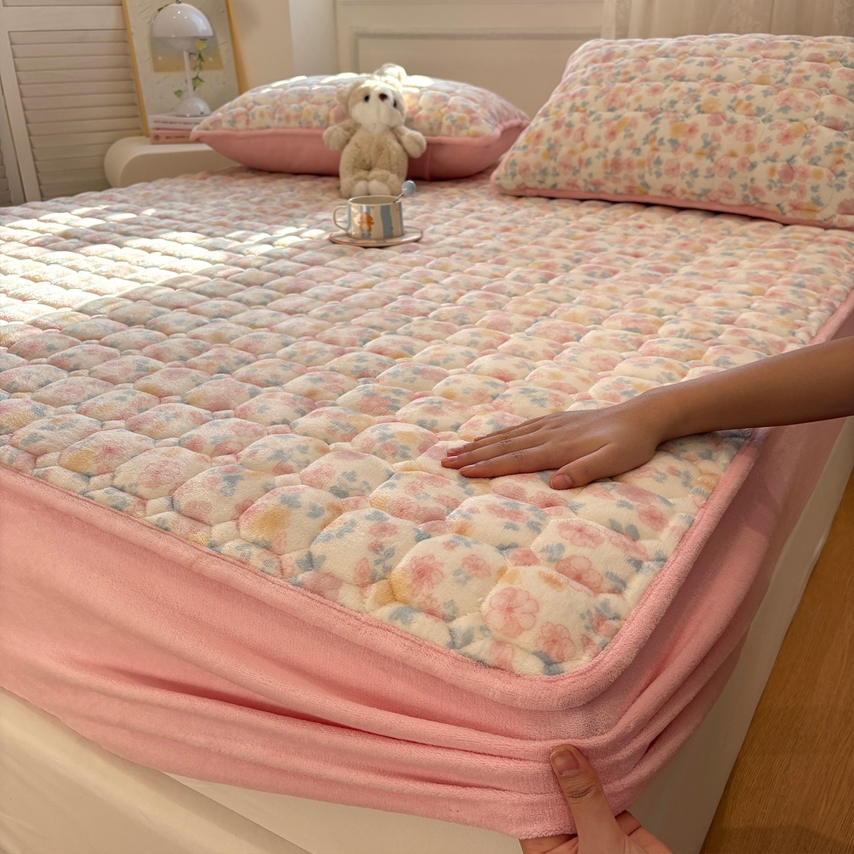 91家纺网 家纺一手货源 找家纺 （总）居眠 2025新款印花牛奶绒夹棉床笠