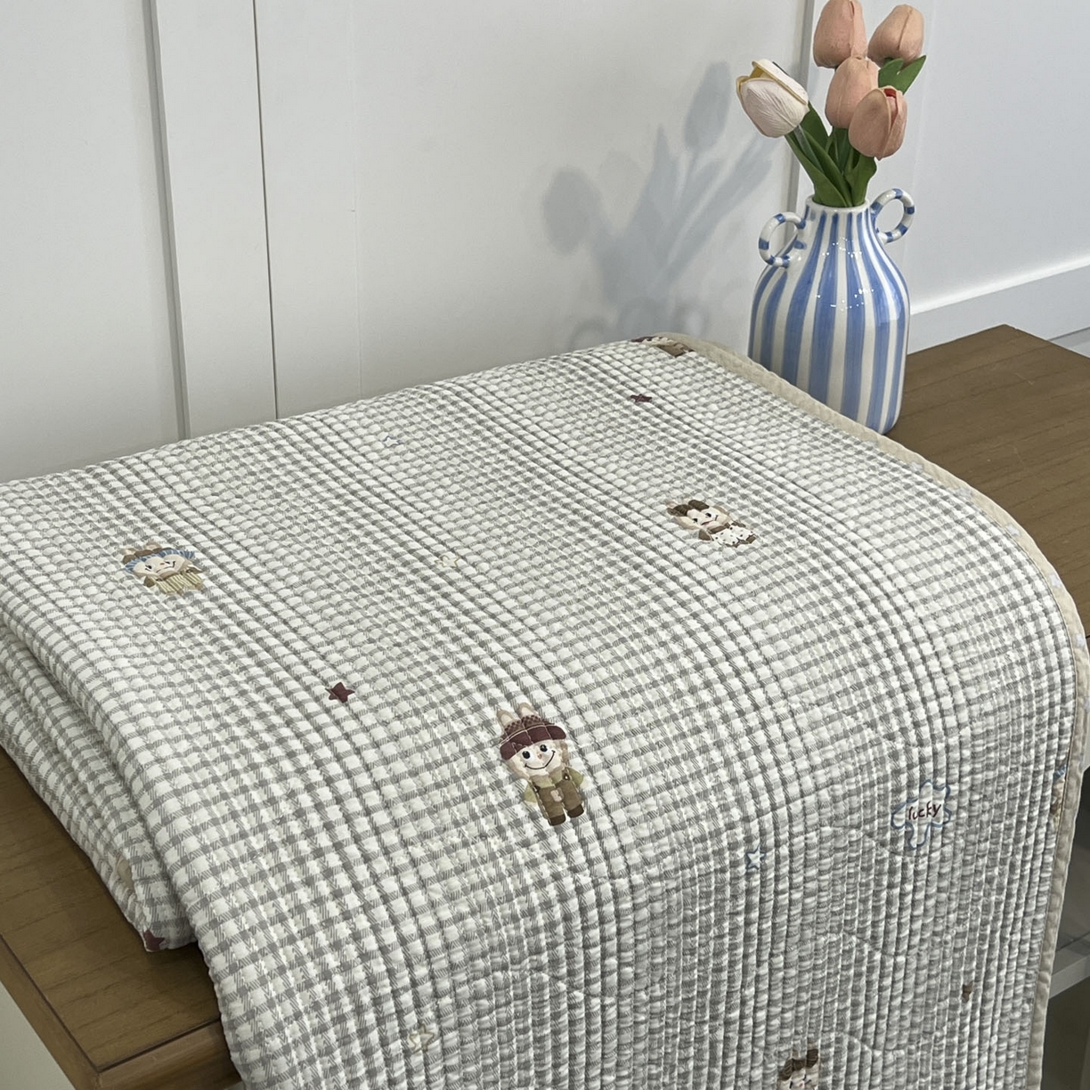 91家纺网 家纺一手货源 找家纺 沐纯家居 2025新款跑量款双面纯棉 棉花填充水洗床盖 小萌人