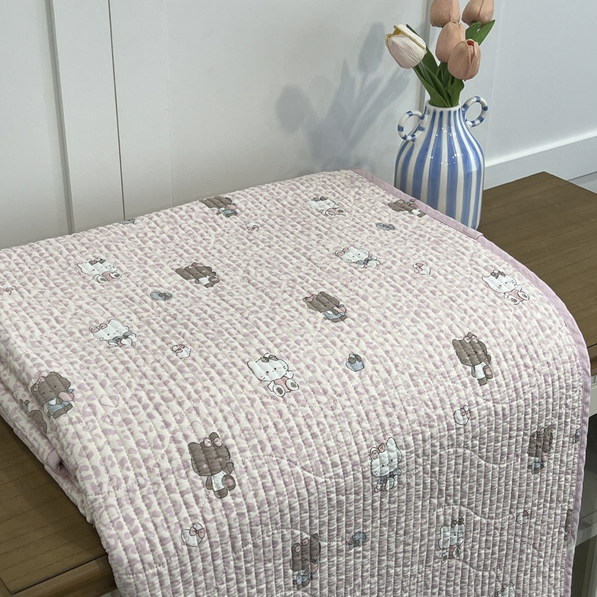 91家纺网 家纺一手货源 找家纺 沐纯家居 2025新款跑量款双面纯棉 棉花填充水洗床盖 豹纹猫