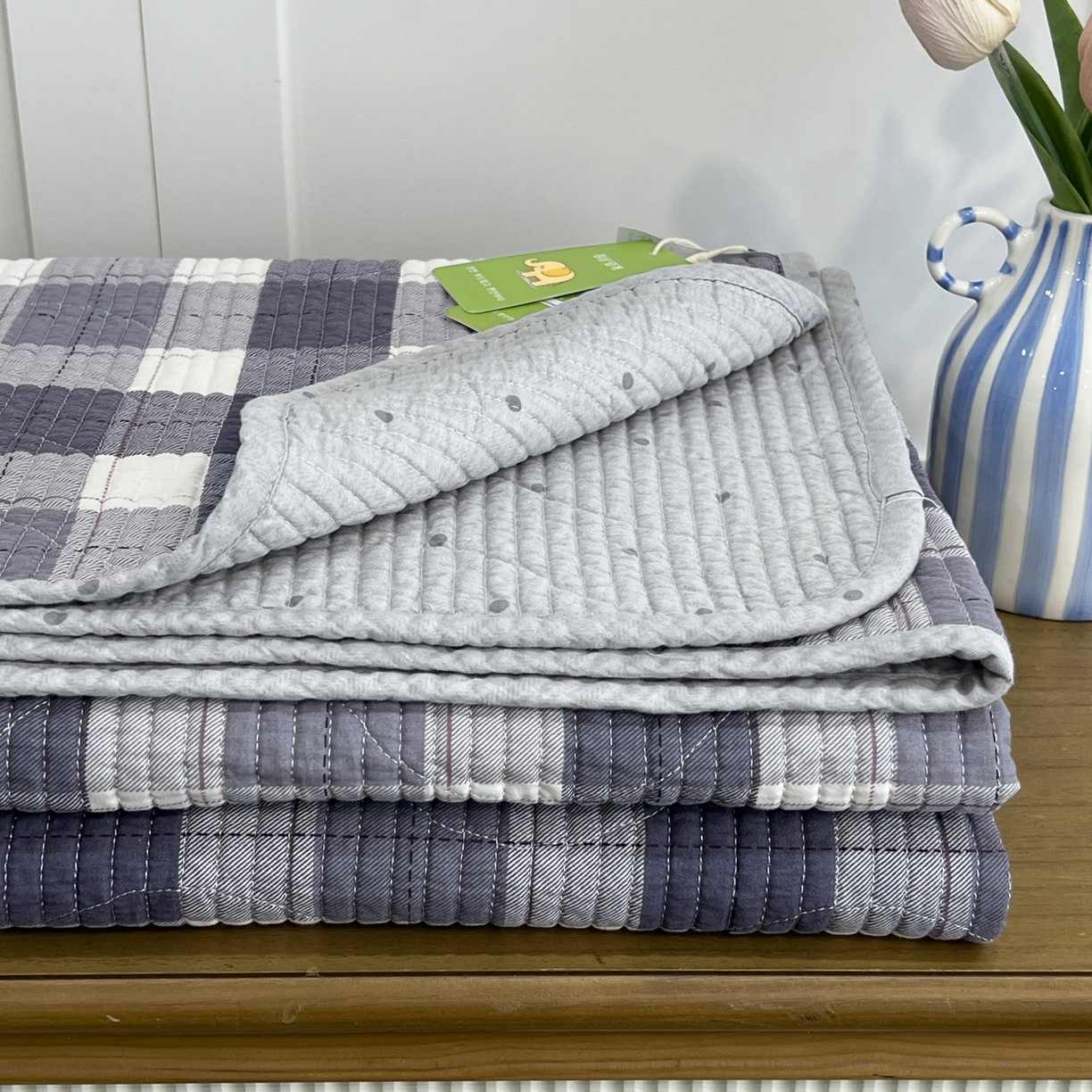 91家纺网 家纺一手货源 找家纺 沐纯家居 2025新款跑量款双面纯棉 棉花填充水洗床盖 布依格-灰