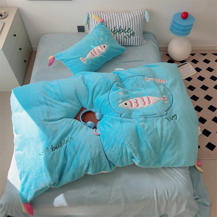 （总）2023新款精致刺绣兔兔绒卡通四件套--好多鱼