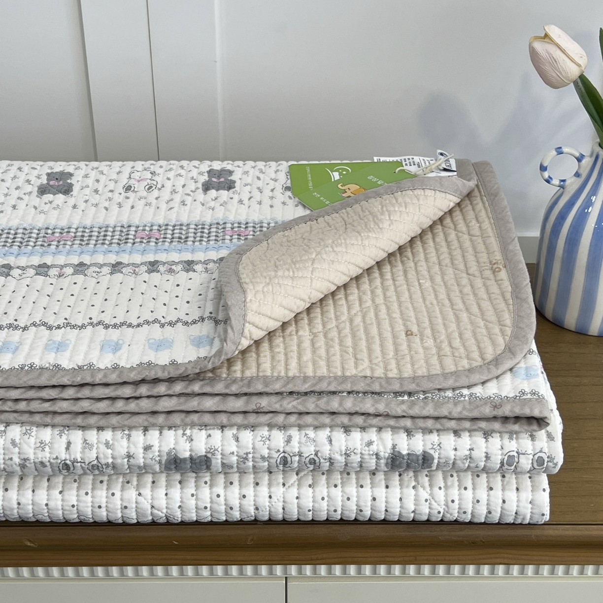 91家纺网 家纺一手货源 找家纺 沐纯家居 2025新款跑量款双面纯棉 棉花填充水洗床盖 冰格维尼