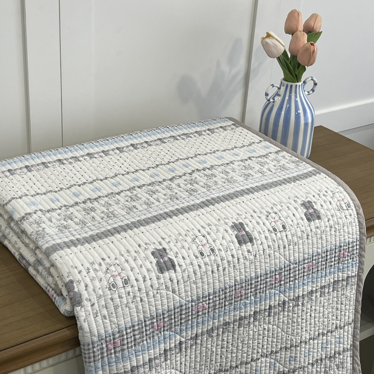 91家纺网 家纺一手货源 找家纺 沐纯家居 2025新款跑量款双面纯棉 棉花填充水洗床盖 冰格维尼